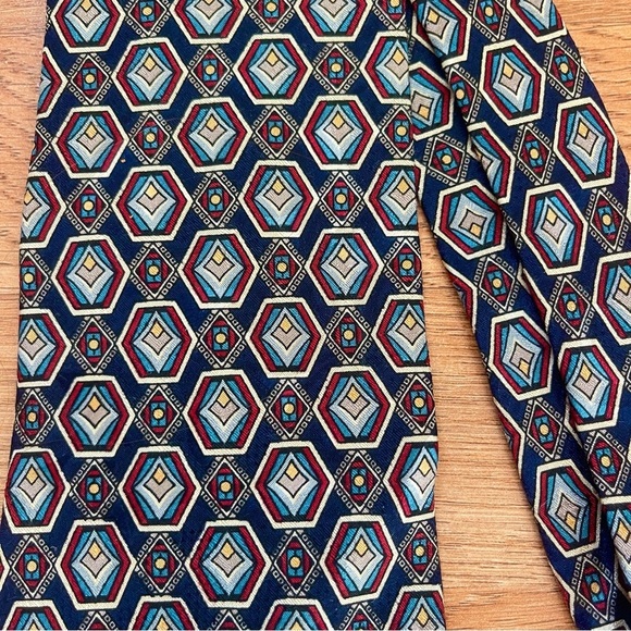 VINTAGE Liberty of London Geometric Print Navy Blue and Red Mens Silk Tie - Picture 3 of 5